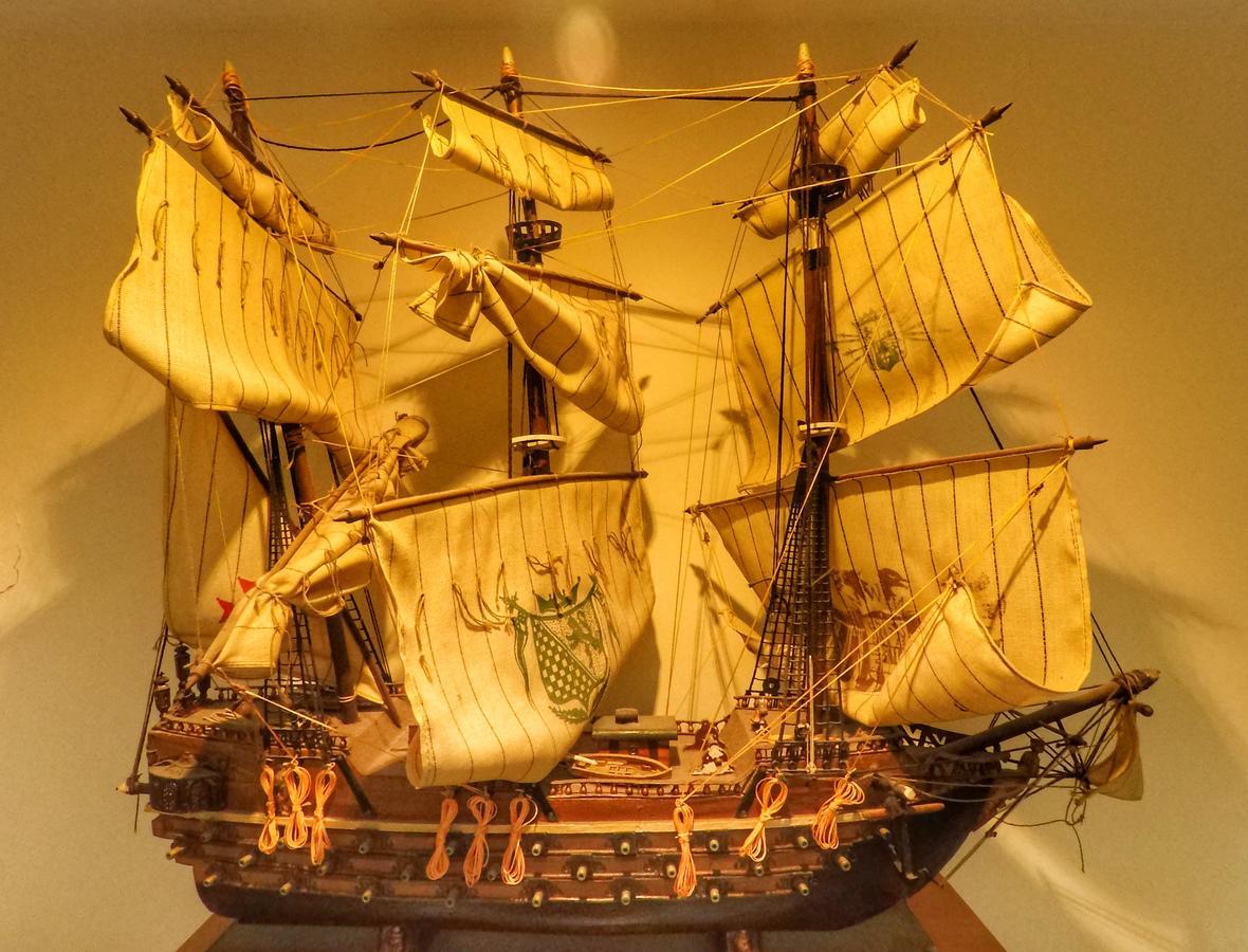 קדיז Spanish Galleon Lodge מראה חיצוני תמונה